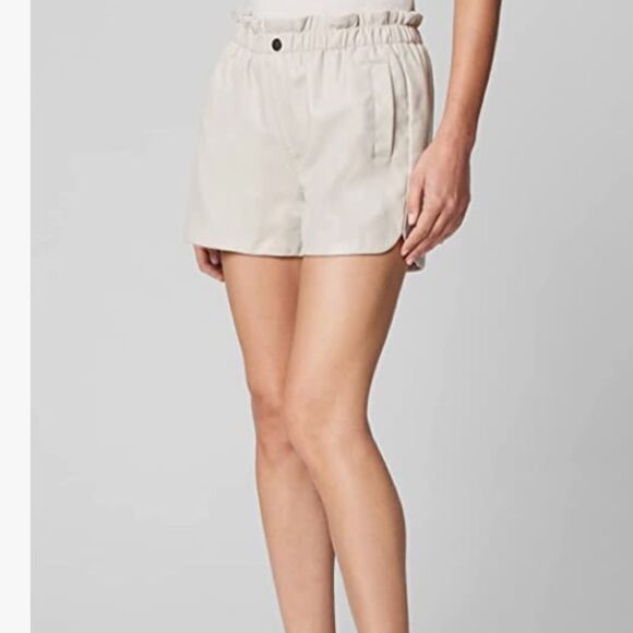 NWT Blank NYC Elastic Waist Ivory Faux Leather Short - Picture 3 of 4